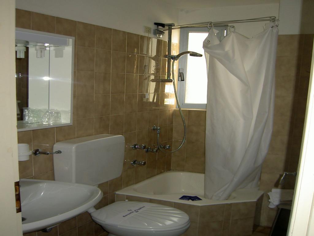 Albergo Kristina Bordighera Exteriör bild